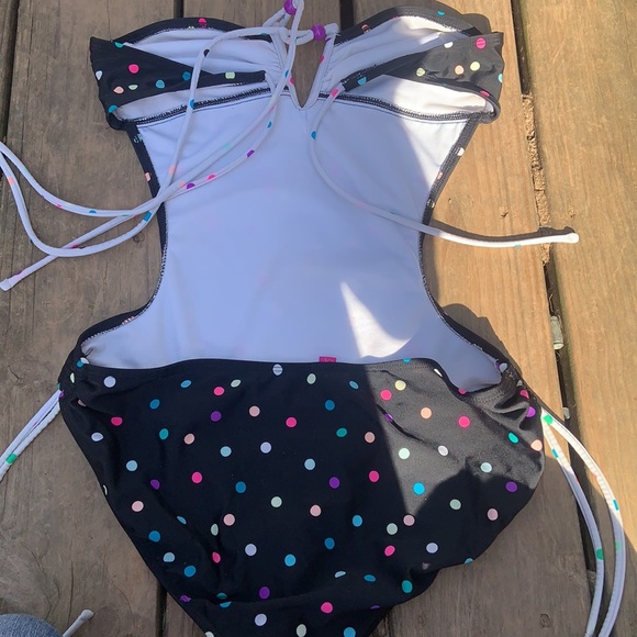 Bathing suit - Picture 2 of 2